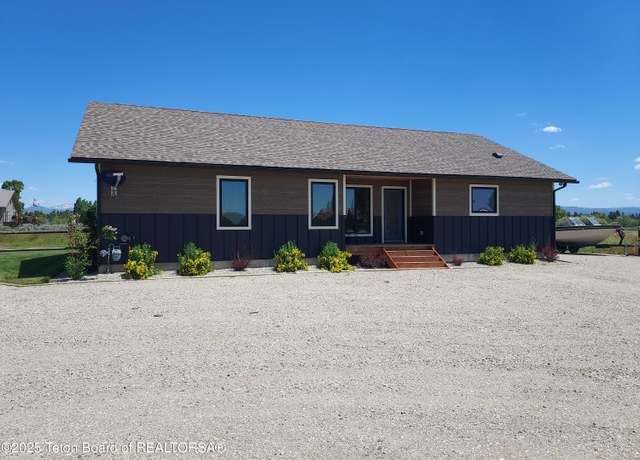 Property at 8 Granite Ln, Pinedale, WY 82941, 3 beds, 2.5 baths
