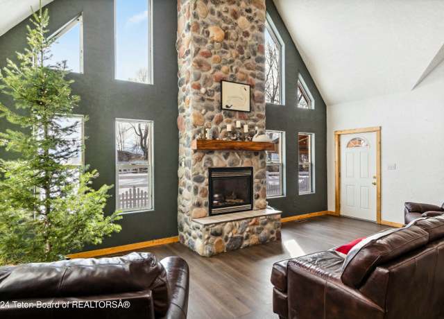 Property at 68 Yosemite Dr, Thayne, WY 83127, 4 beds, 3 baths