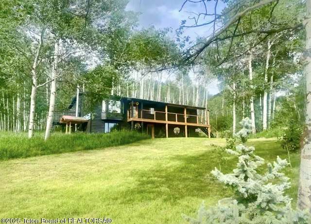 Property at 17 E Elkhorn Dr, Thayne, WY 83127, 6 beds, 4 baths
