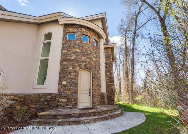 Property at 33 Willowbrook Dr, Driggs, ID 83422, 3 beds, 3.5 baths