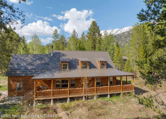 Property at 9 Pine St, Alpine, WY 83128, 3 beds, 2.5 baths