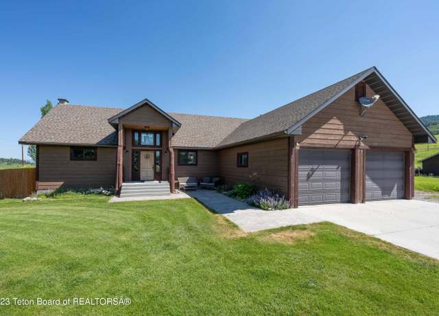 Property at 39 Trail Ridge Rd, Alpine, WY 83128, 5 beds, 3 baths