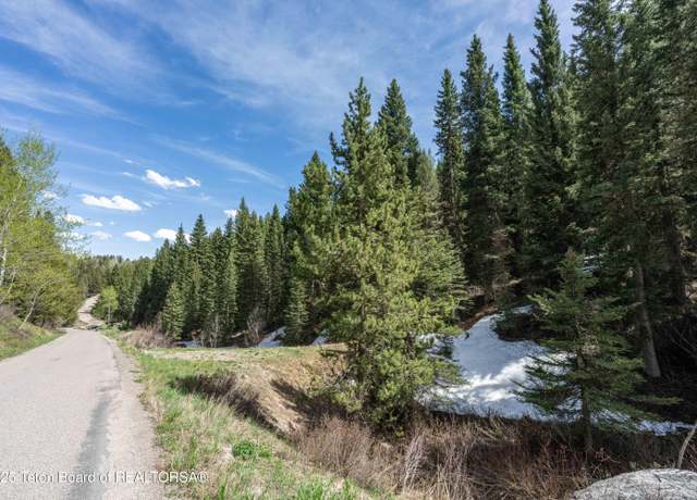 Property at 6600 W Paintbrush Trl, Wilson, WY 83014