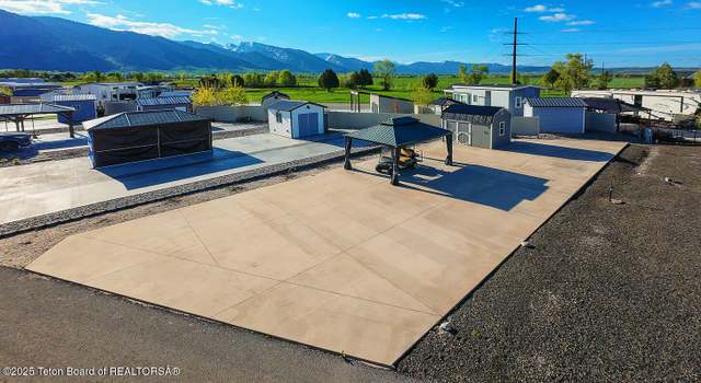 Photo of 909 Whiffle Tree Dr, Thayne, WY 83127