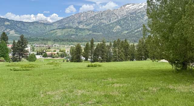 Photo of 626 Grandview Dr, Alpine, WY 83128