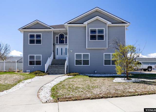 Property at 2501 Osprey St, Casper, WY 82601, 4 beds, 3 baths