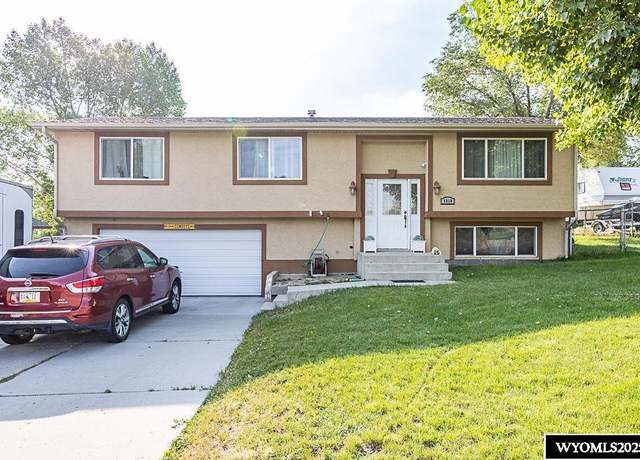 Property at 1810 Alabama Dr, Green River, WY 82935, 3 beds, 2 baths