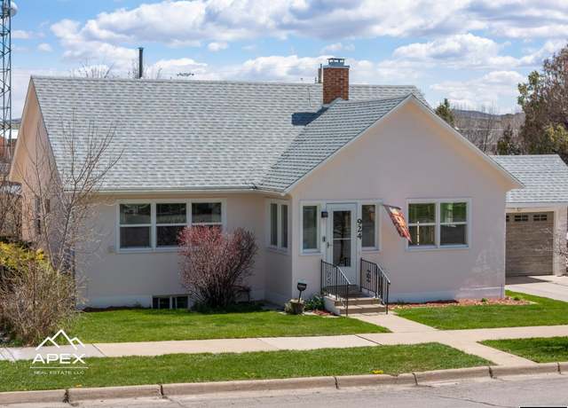 Property at 924 Sage St, Evanston, WY 82930, 3 beds, 1.25 baths