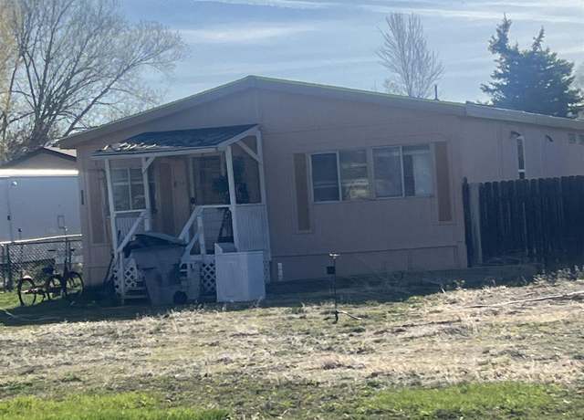 Property at 222 Roosevelt Ave, Evanston, WY 82930, 3 beds, 2 baths