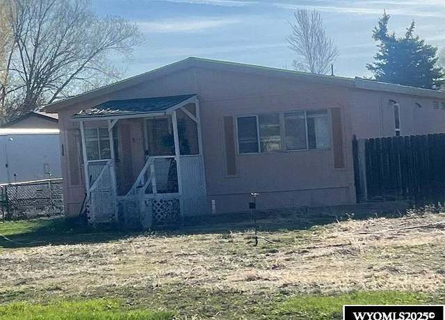 Property at 222 Roosevelt Ave, Evanston, WY 82930, 3 beds, 2 baths