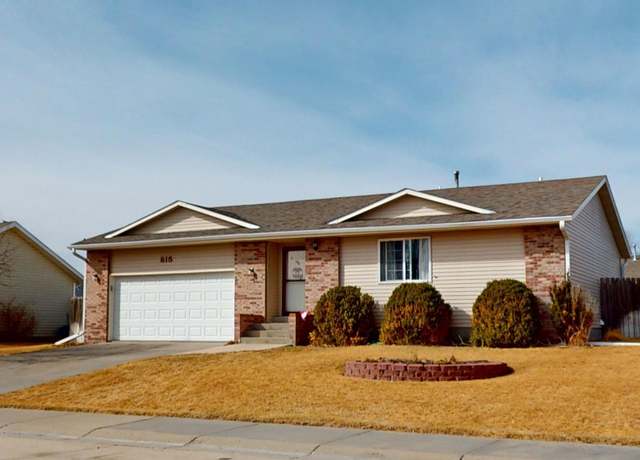 Property at 815 18th St, Gering, NE 69341, 4 beds, 3 baths