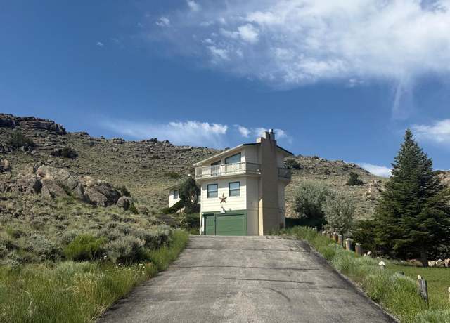 Property at 1630 Coulson Dr, Rawlins, WY 82301, 2 beds, 1.75 baths