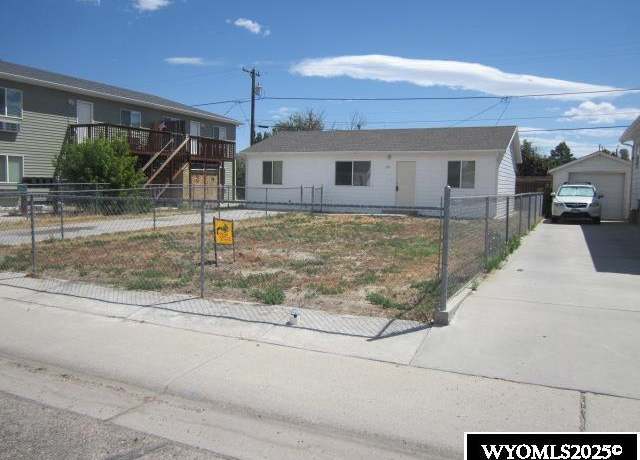 Property at 821 N Grant St, Casper, WY 82601, 3 beds, 2 baths