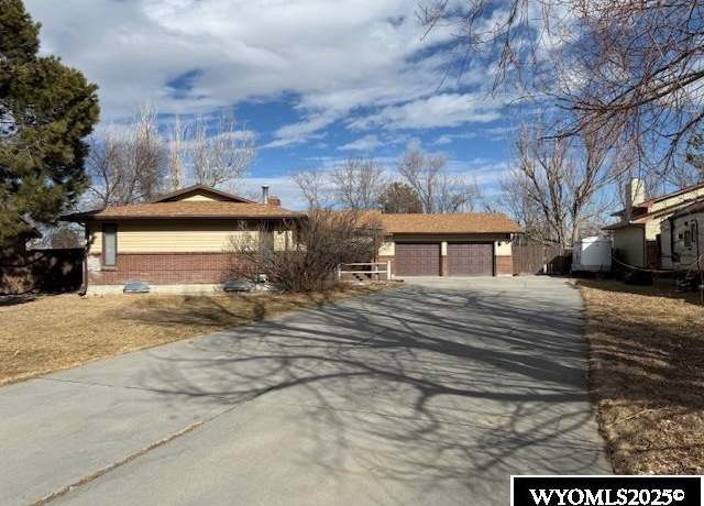 Property at 981 Cardiff, Casper, WY 82609, 5 beds, 3 baths