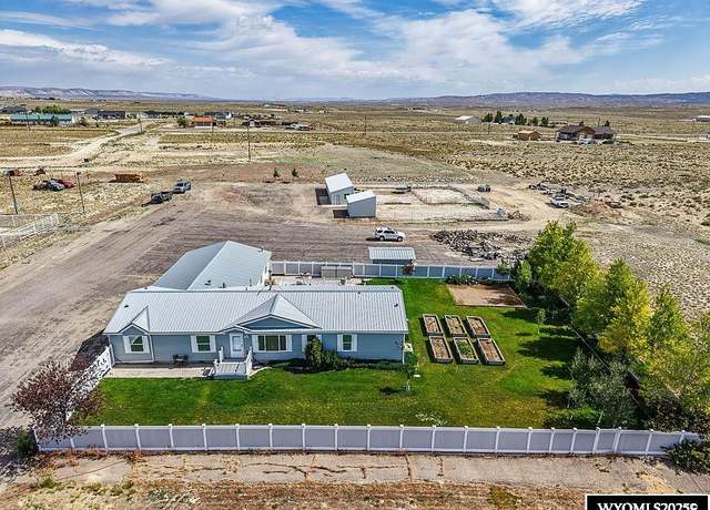 Property at 356 Yellowstone Rd, Rock Springs, WY 82901, 3 beds, 2 baths