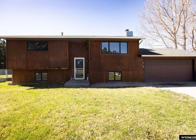 Property at 8119 W Sims Creek Rd, Casper, WY 82604, 3 beds, 1.75 baths