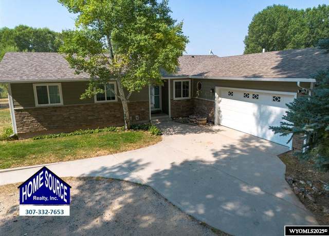 Property at 94 Grandview Ln, Riverton, WY 82501, 5 beds, 3 baths