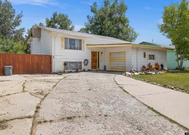 Property at 1831 Glendale Ave, Casper, WY 82601, 4 beds, 2 baths