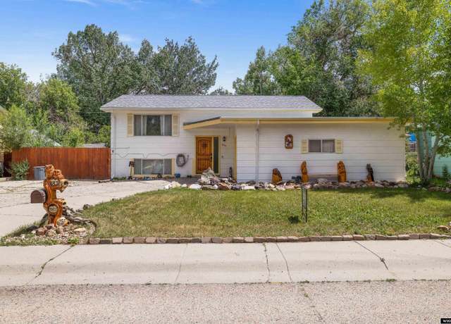 Property at 1831 Glendale Ave, Casper, WY 82601, 4 beds, 2 baths