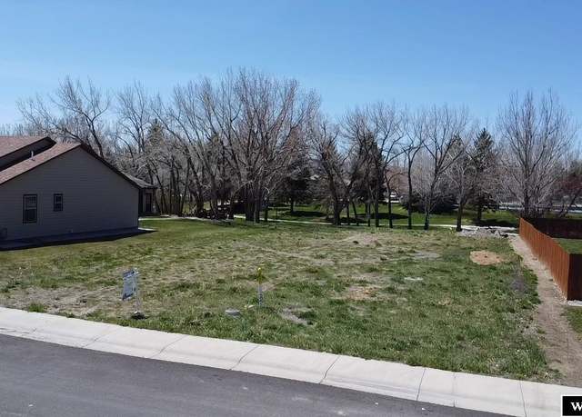 Property at 940 Meadowlark Dr, Douglas, WY 82633