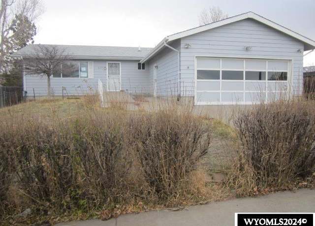 Property at 3595 Meadowlark Drive Dr, Casper, WY 82604, 4 beds, 3 baths