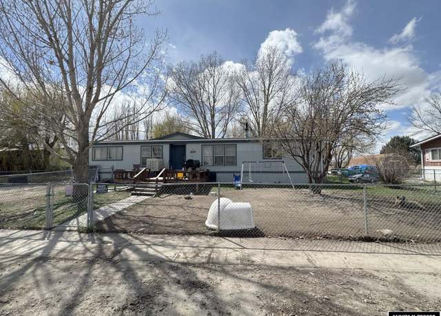 Property at 155 Elder Ln, Riverton, WY 82501, 3 beds, 1.75 baths