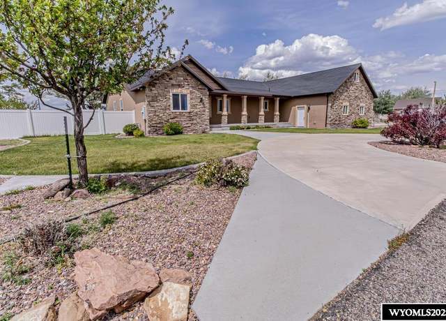 Property at 1011 Heritage Cove Drive Dr, Lyman, WY 82937, 5 beds, 3 baths