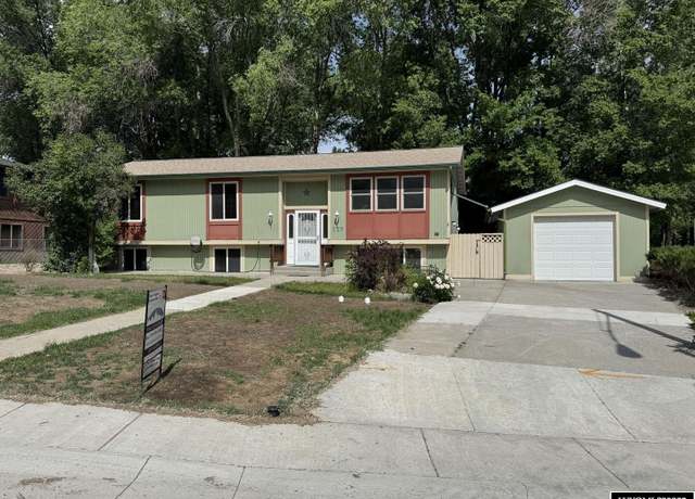 Property at 127 Davis Ln, Riverton, WY 82501, 4 beds, 3 baths