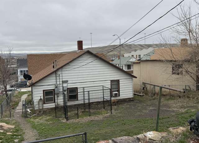 Property at 115 E Cedar St, Rawlins, WY 82301, 3 beds, 1 bath