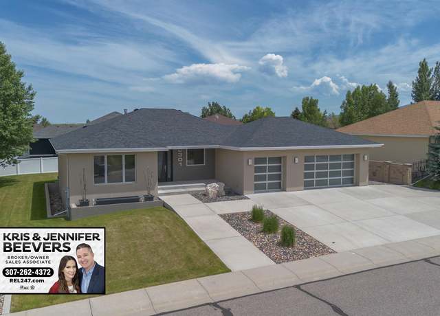 Property at 2301 Easthaven Ave, Casper, WY 82609, 5 beds, 3 baths