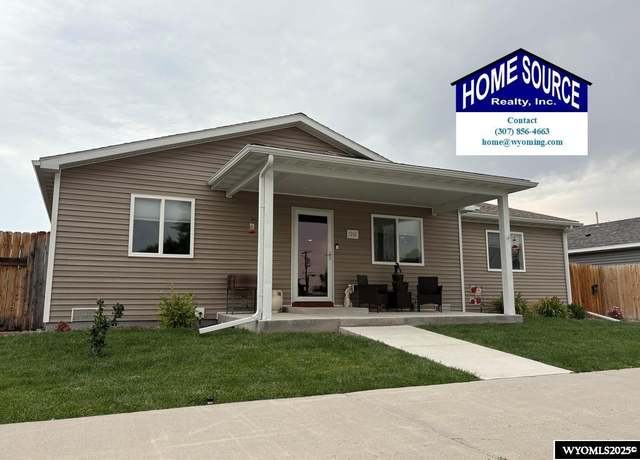 Property at 1214 E Park Ave, Riverton, WY 82501, 3 beds, 2 baths