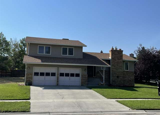 Property at 3541 Eagle Dr, Casper, WY 82604, 3 beds, 2.5 baths