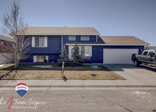 Property at 1911 Absaroka Trl, Bar Nunn, WY 82601, 3 beds, 2.5 baths