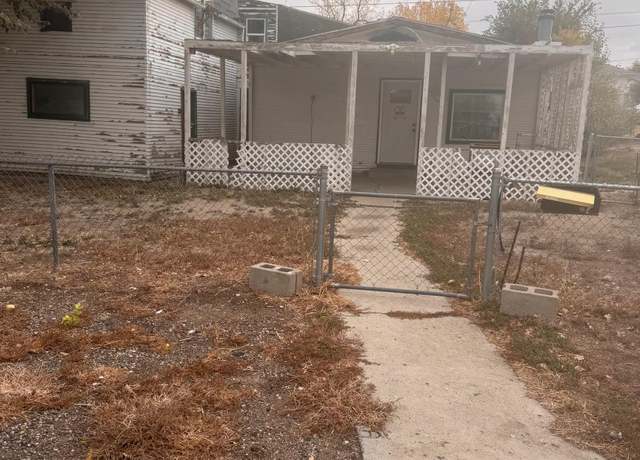 Property at 1037 S Cedar St, Casper, WY 82601, 3 beds, 3 baths