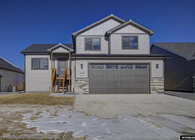 Property at 4646 Shale Cir, Mills, WY 82644, 4 beds, 3 baths