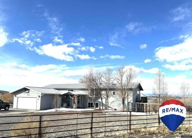 Property at 61 Eagle Rd, Riverton, WY 82501, 5 beds, 4 baths