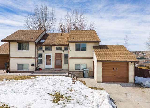 Property at 415 Crane Ave, Evanston, WY 82930, 2 beds, 1.5 baths