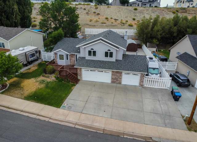 Property at 2115 E Teton Blvd, Green River, WY 82935, 5 beds, 2.5 baths