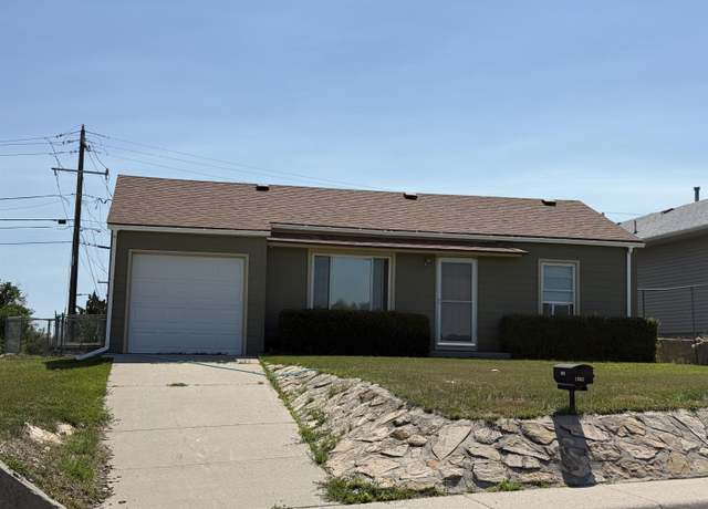 Property at 1903 Oakcrest Ave, Casper, WY 82609, 2 beds, 1 bath
