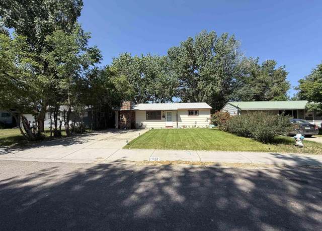 Property at 1502 Kearney Ave, Casper, WY 82604, 2 beds, 1.75 baths