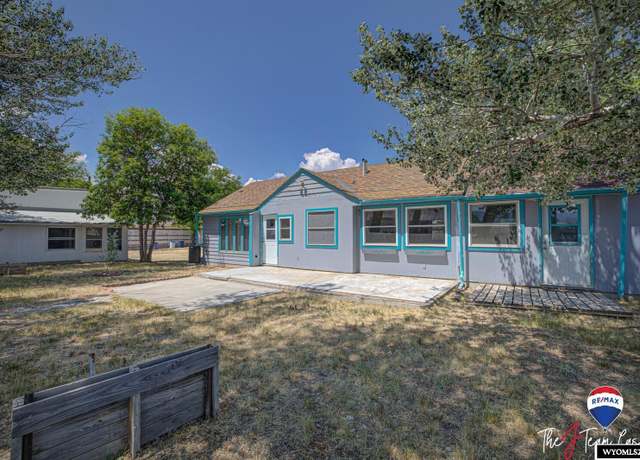 Property at 368 N Crescent Dr, Mills, WY 82604, 2 beds, 2 baths