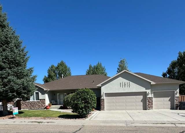 Property at 3001 Driftwood Ln, Rock Springs, WY 82901, 7 beds, 3.5 baths