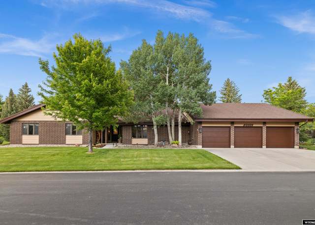 Property at 2031 Rustic Dr, Casper, WY 82609, 4 beds, 3.5 baths