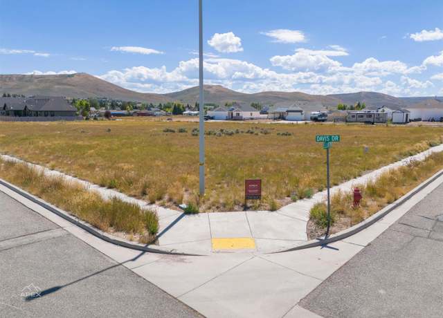 Property at 325 Davis Dr, Evanston, WY 82930