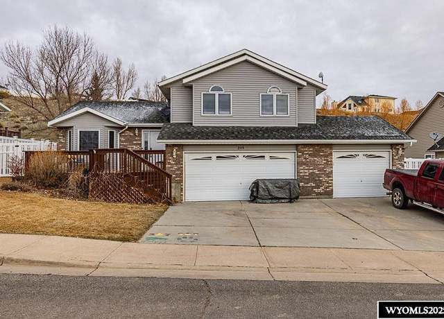 Property at 2115 E Teton Blvd, Green River, WY 82935, 5 beds, 2.5 baths