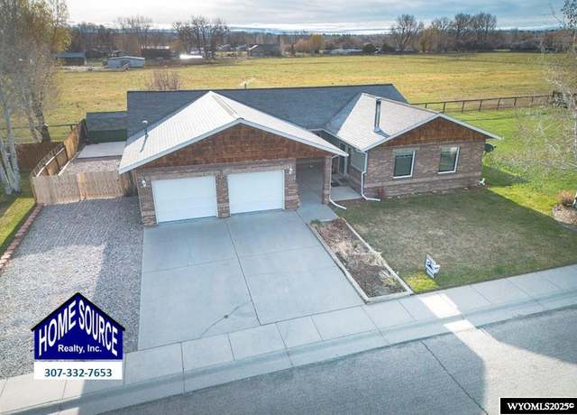 Property at 190 Baldwin Dr, Lander, WY 82520, 3 beds, 2 baths