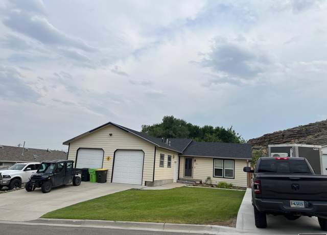 Property at 1306 Fawn Ln, Rawlins, WY 82301, 6 beds, 3 baths