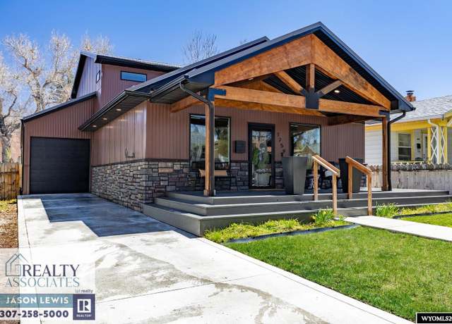 Property at 1759 S Cedar St, Casper, WY 82601, 3 beds, 2.5 baths