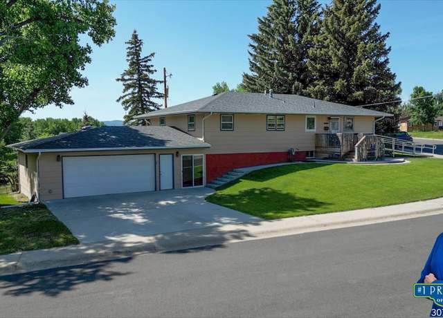 Property at 620 Grant Ave, Glenrock, WY 82637, 4 beds, 3 baths