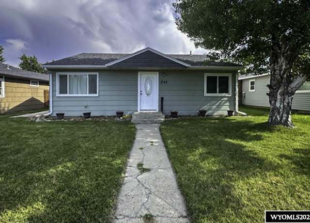 Property at 711 Washakie Ave Ave, Worland, WY 82401, 2 beds, 1 bath